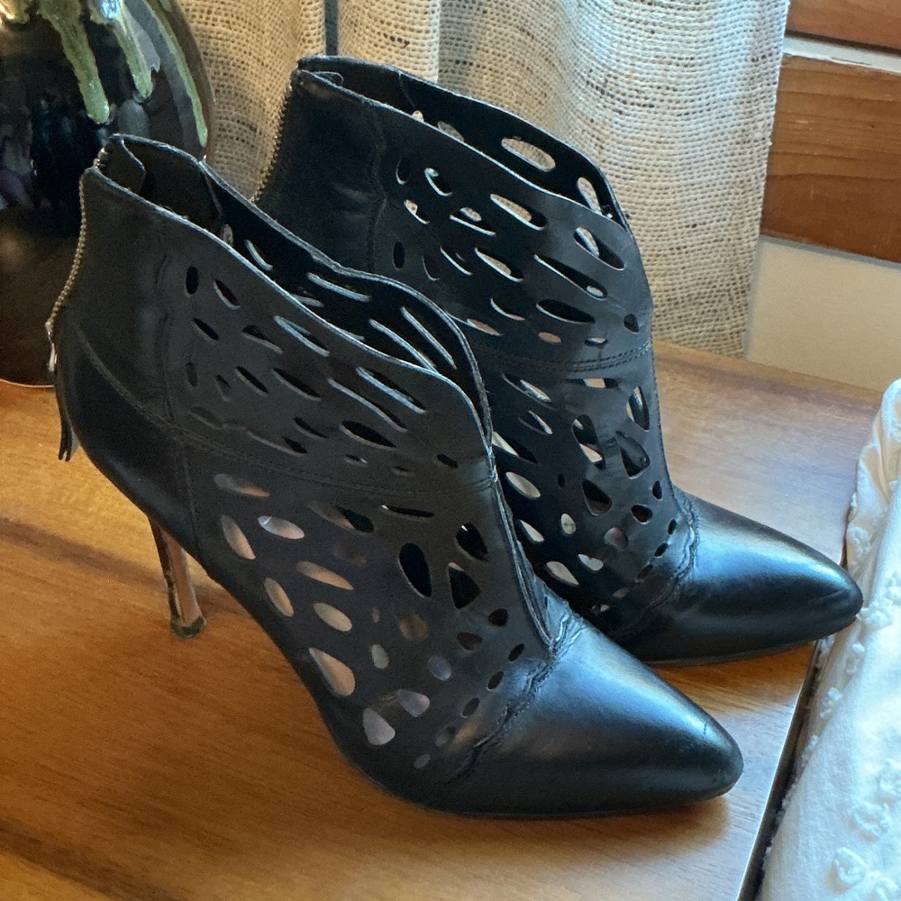 Nine West Black leather Stiletto heels - ladies 7